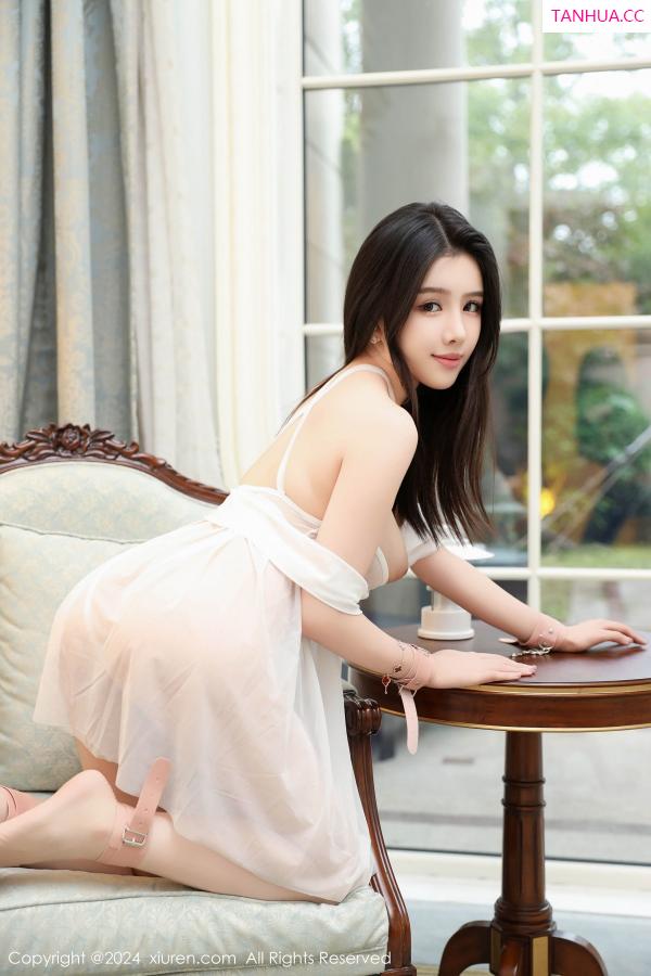   [XiuRen]高清写真图 2024.12.06 No.9563 唐翩翩 美腿妩媚第23张图片
